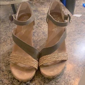 WORN ONCE - Toms espilladres wedges